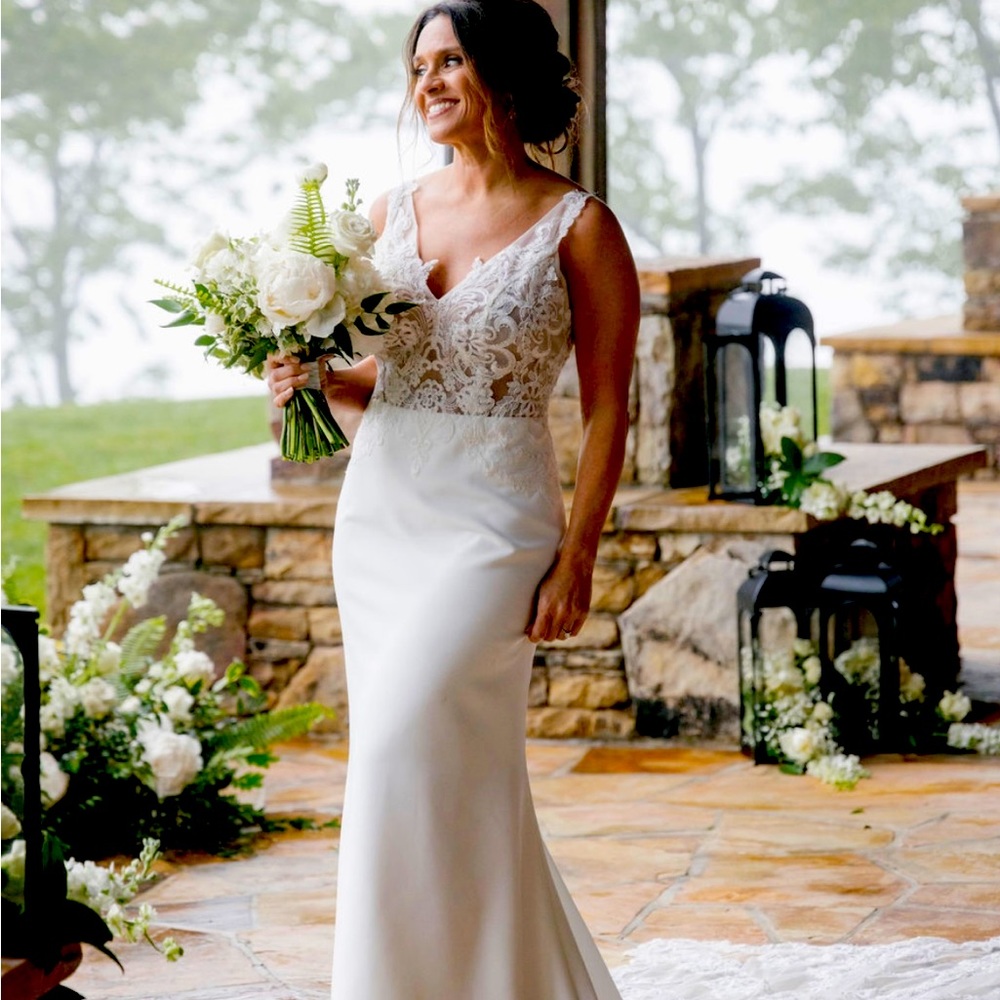 Wedding dress for Petite bride size 4